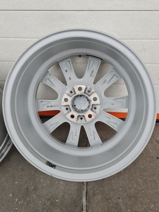 Оригинални джанти за BMW R17 5x120 ET30 8J