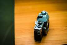Aparat foto de film Canon si Praktika