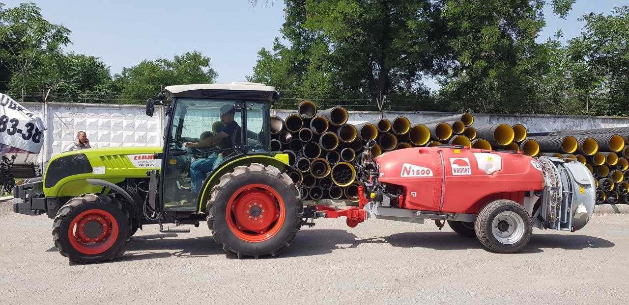 CLAAS NEXOS 230F + Распылитель удобрений Wanner N1500