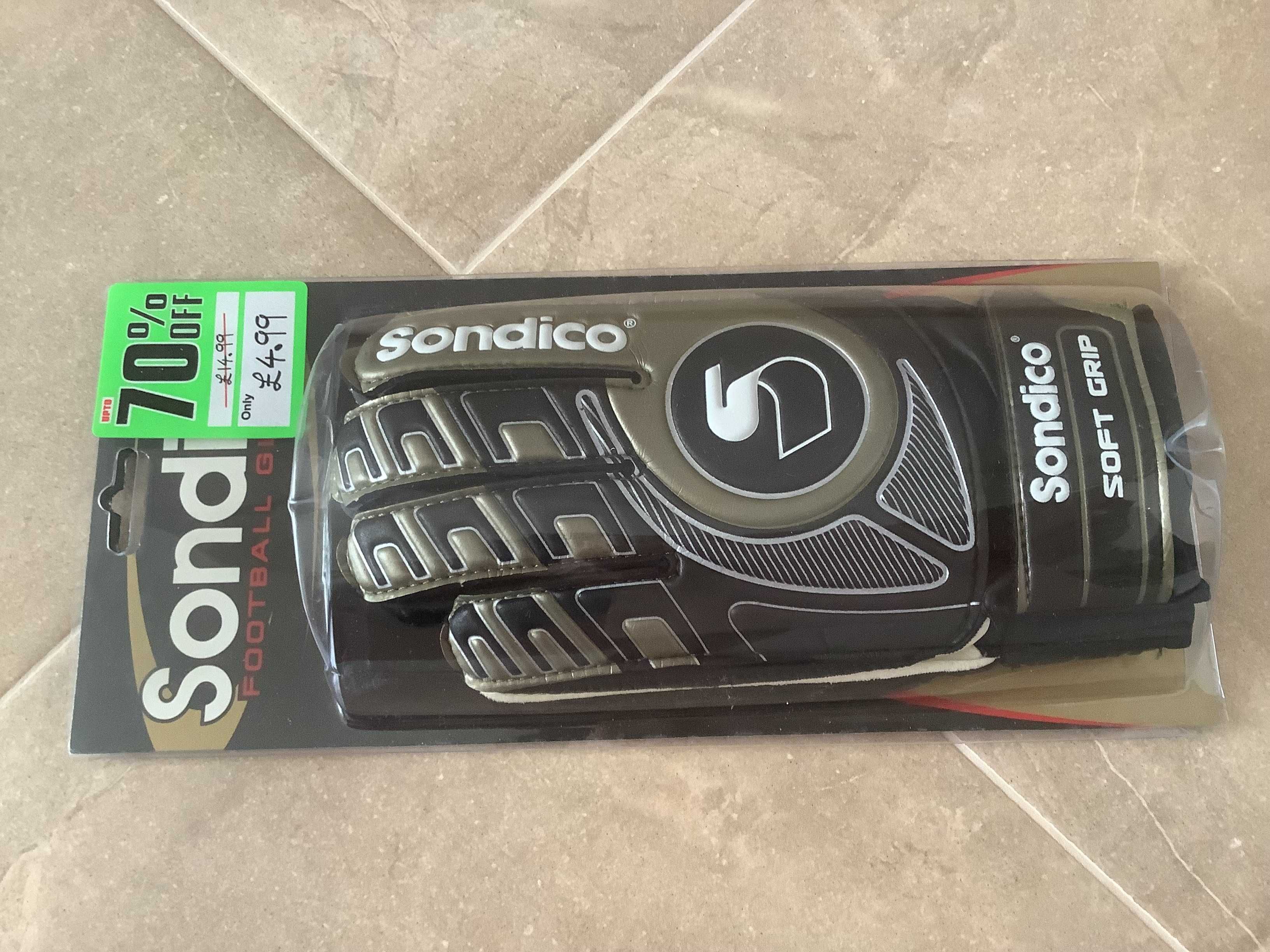 Нови вратарски ръкавици Sondico, размер 8