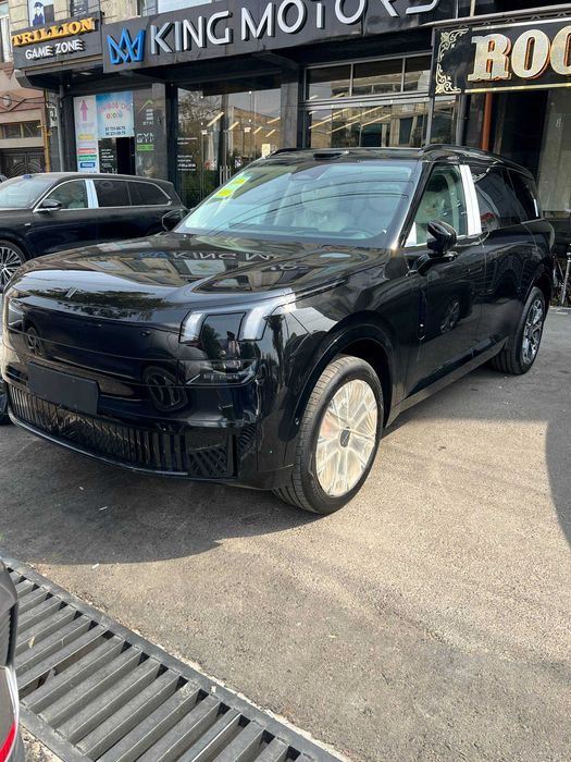 LYNK&CO 900 1.5T 2025 Oq va Qora rangda