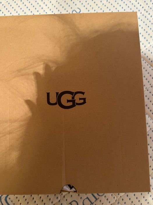 UGG Велурени ботуши до прасеца Classic Twin