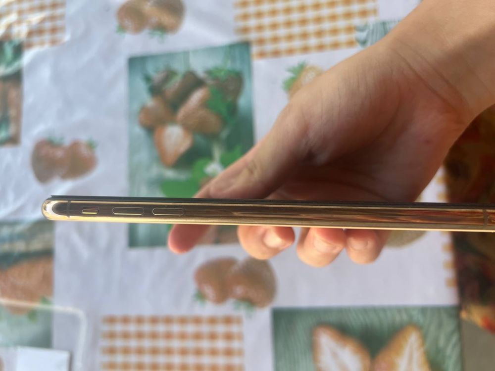 IPhone XsMax Gold 250$ holati yaxshi