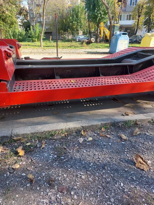 Автовозно ремърке DAF сниска товарна площадка