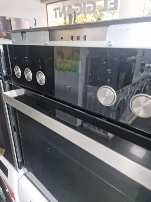 Фурна с котлони Bauknecht A+ Пиролиза