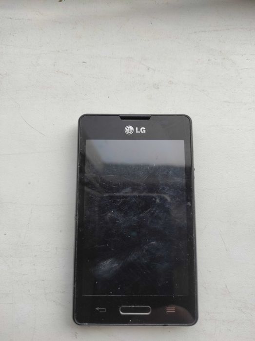 Продам телефон формата GSM марка LG на запчасти.