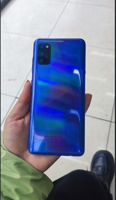 Телефон самсунг А41. 64+4