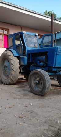 т-40 трактор  сотилади