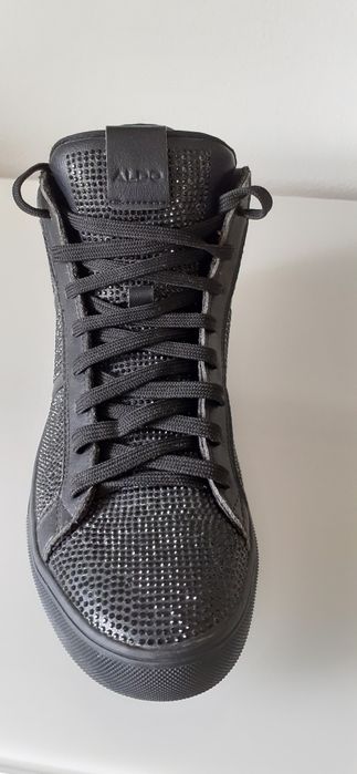 Vand ghete cu strasuri negre