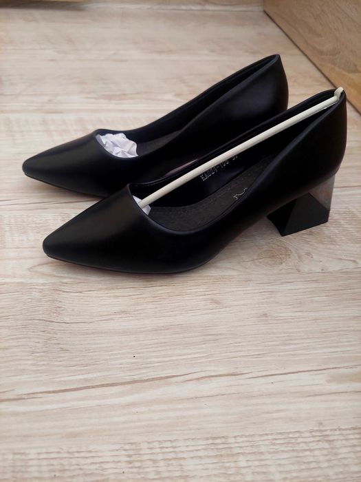 Дамски обувки на ток 37 номер