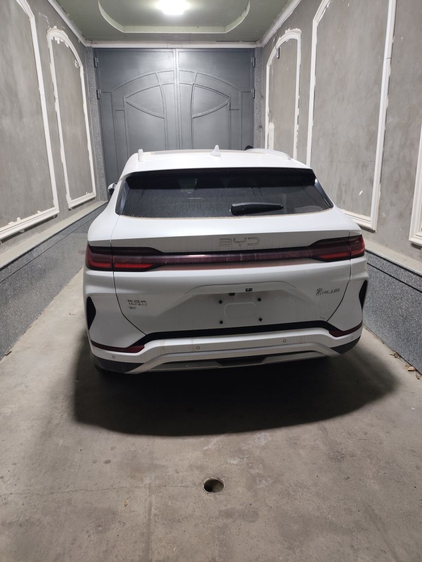 BYD Song Plus Champion EV 605 белого цвета 2025 рейстайлинг