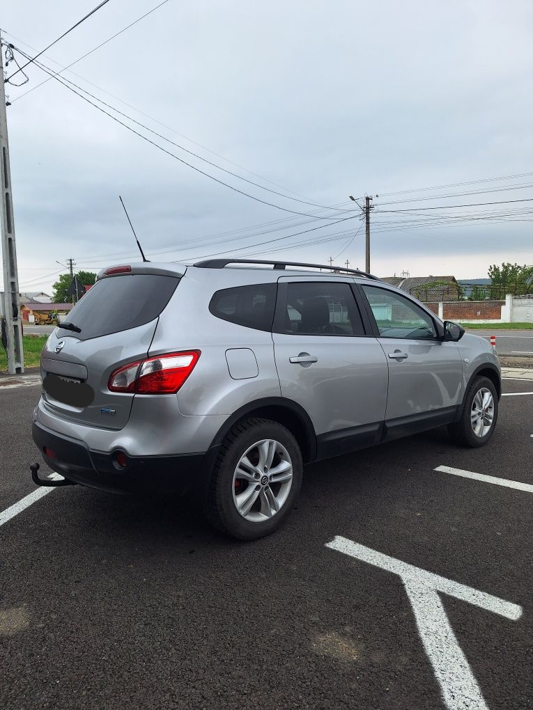 Nissan Qashqai+2