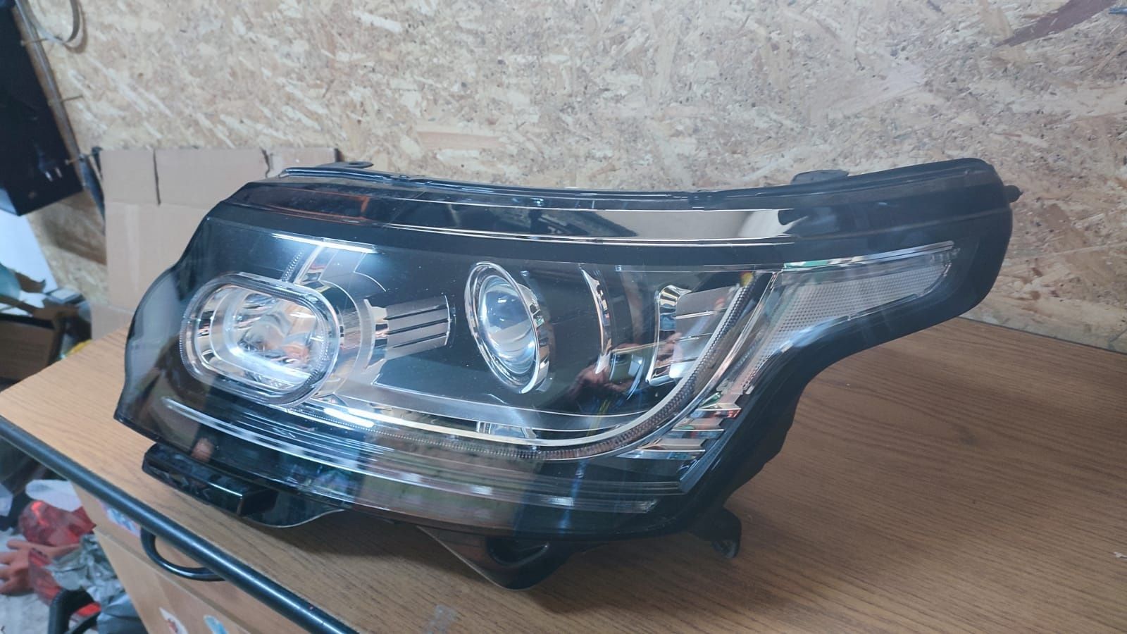 Far stânga Range Rover Vogue xenon LED