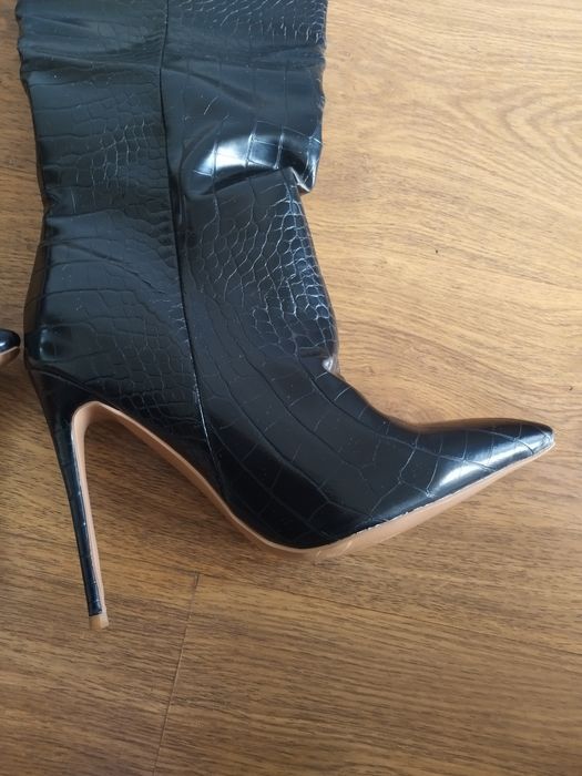 Продавам чисто нови дамски ботуши