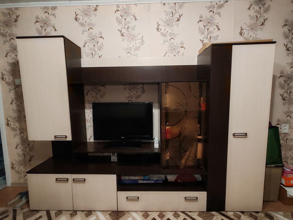 Продам стенку - шкаф в комнату