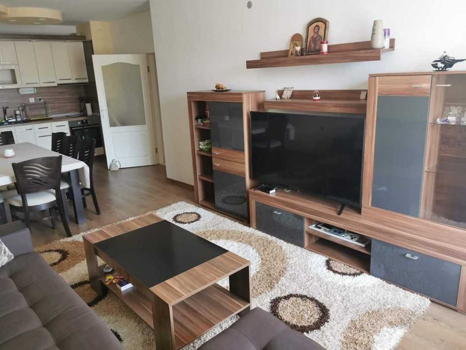 Тристаен апартамент в Кючук Париж