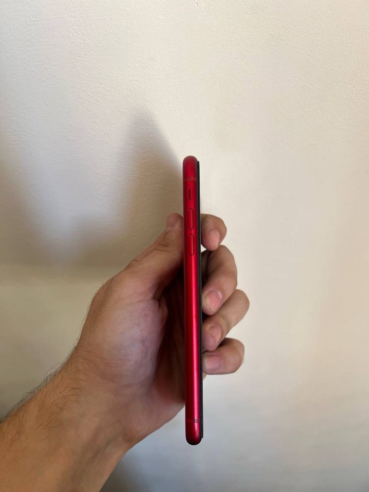 iPhone Xr 128 Гб красный