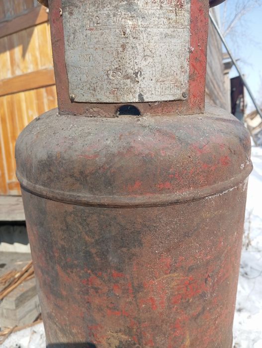 Продам три баллона пропанобутановые.