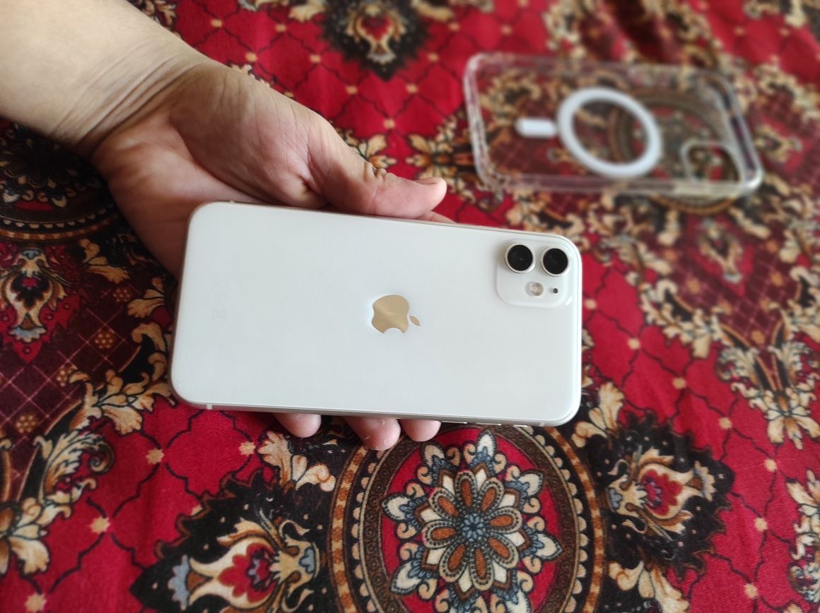 Iphone 11
64 
78%
Fase trton bor 
Aybi yoq 
Faqat naxtga sotiladi 
Ob