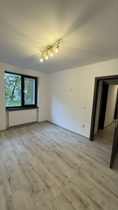 Apartament decomandat, 2 camere, 2 bai, fost cabinet de Pediatrie, CT