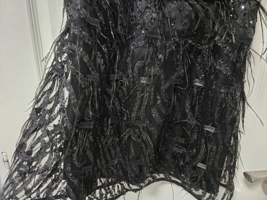 Рокля Лорети с колан, пера