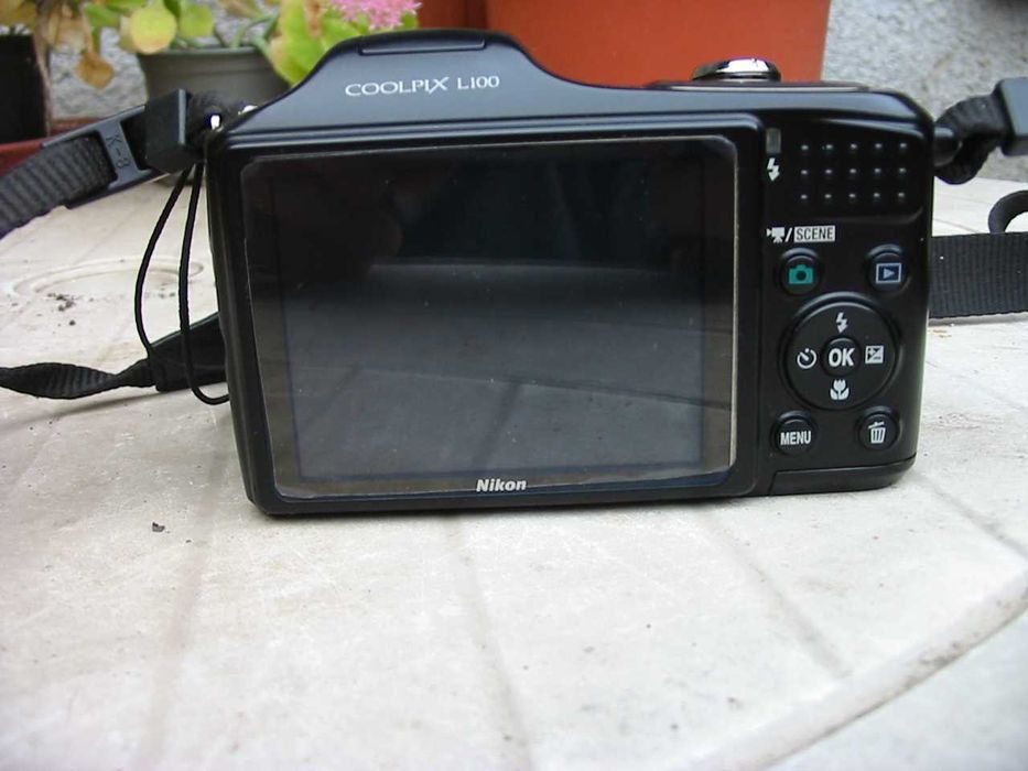 nikon coolpix l100