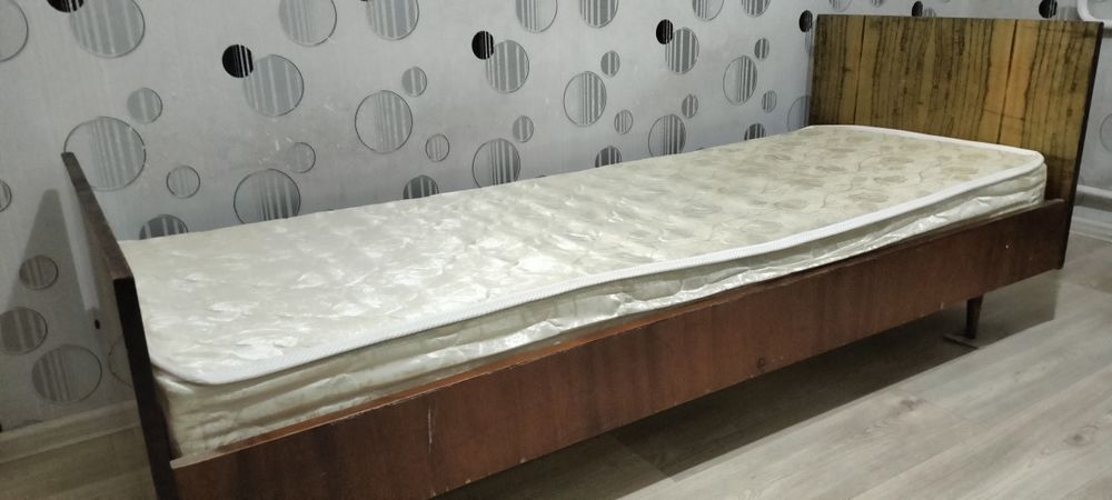 Кровать с матрацом