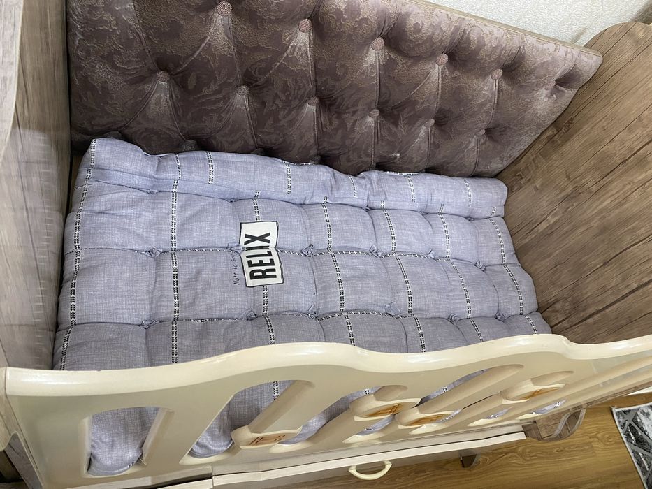 Детский кровать.