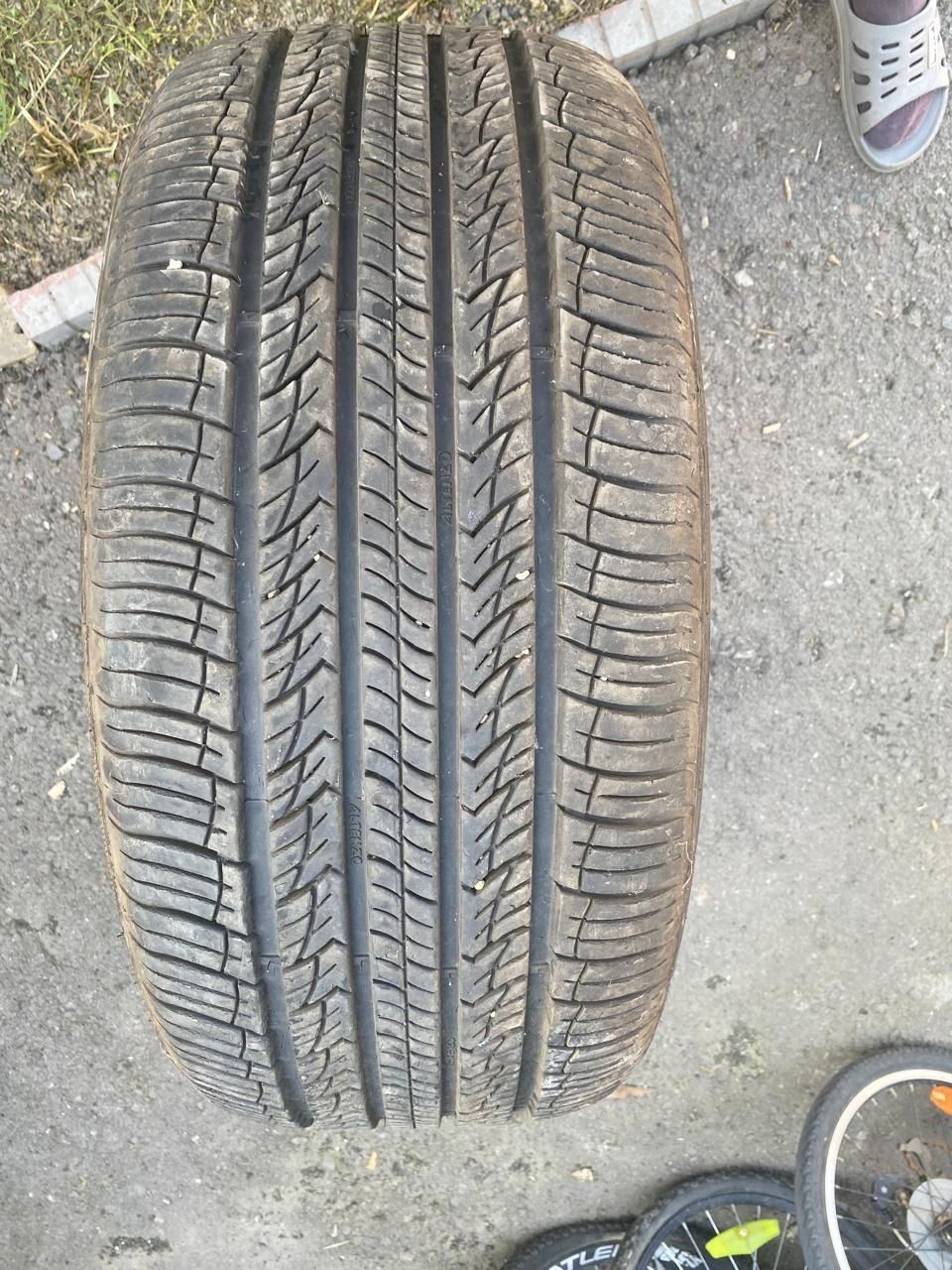 Продам шину  285/50/20