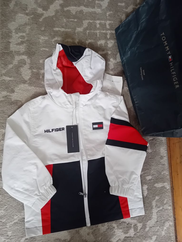 Tommy Hilfiger 4-5год пролетно-есенно яке и тениска