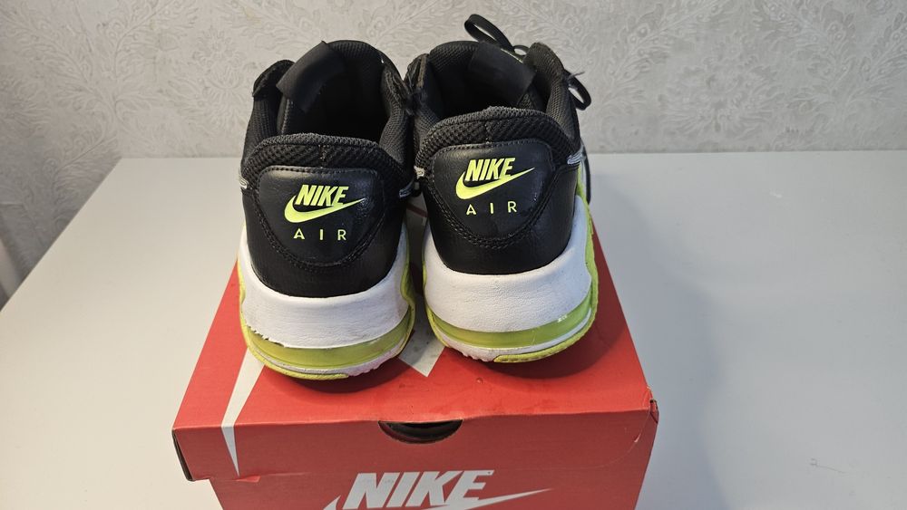 Маратонки Nike Court Vision Mid.Nike Air Max Excee номер 44