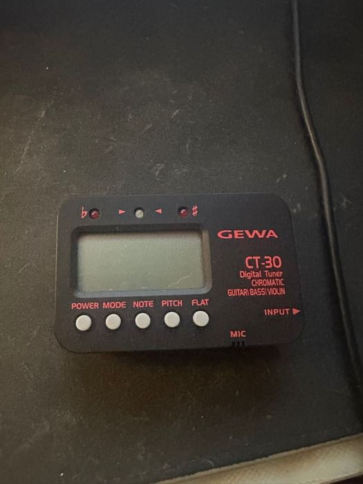 Pachet: chitara electrica, acordor, cablu si amplificator