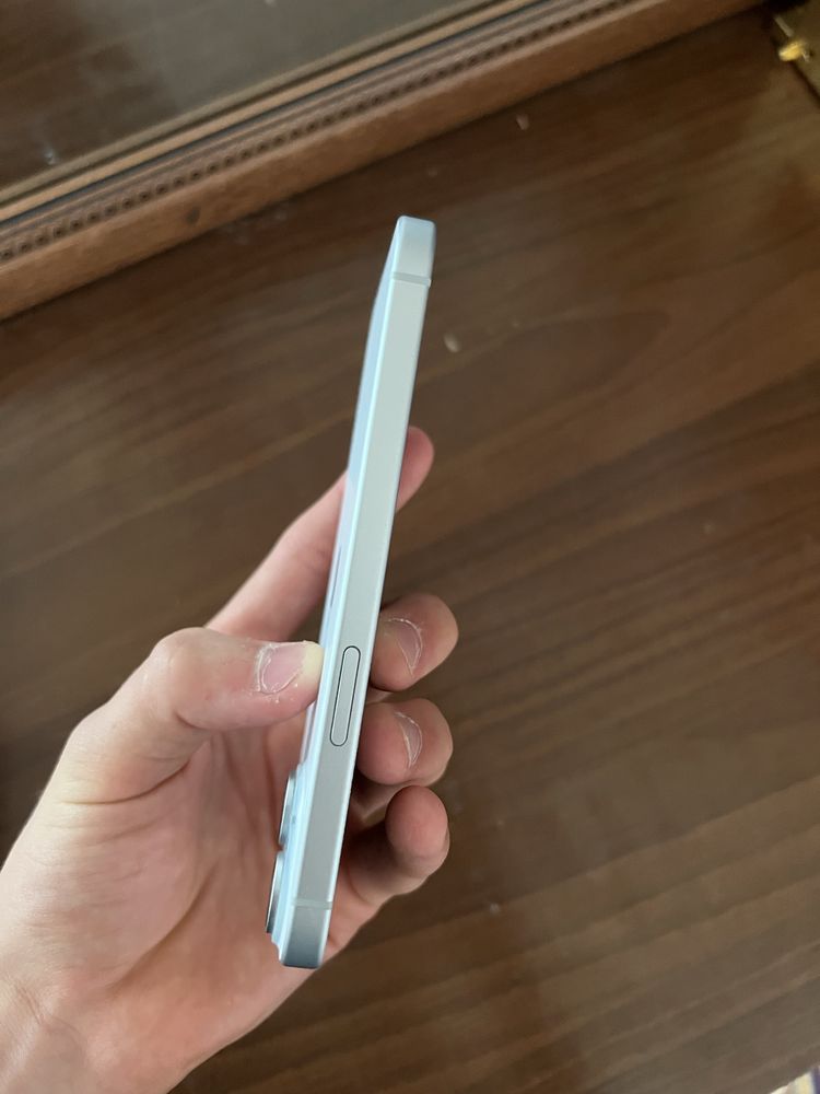 iPhone 15  sotiladi