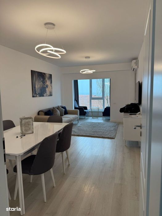 Apartament de vânzare cu 4 camere, zona Faleză Nord