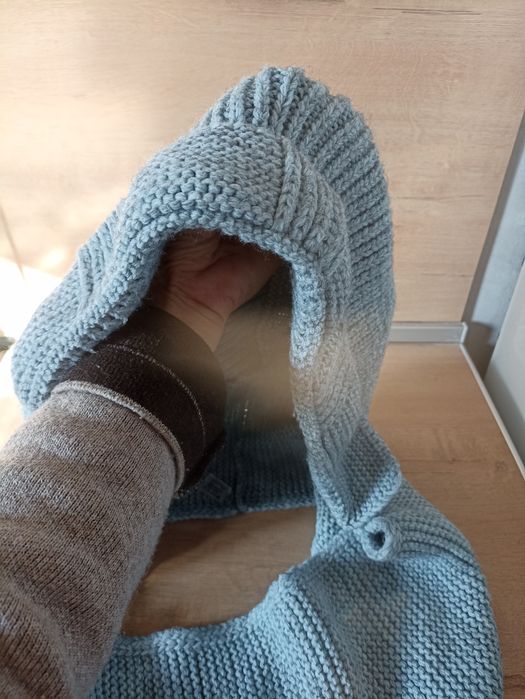 Шапка с шарфом, голубого цвета