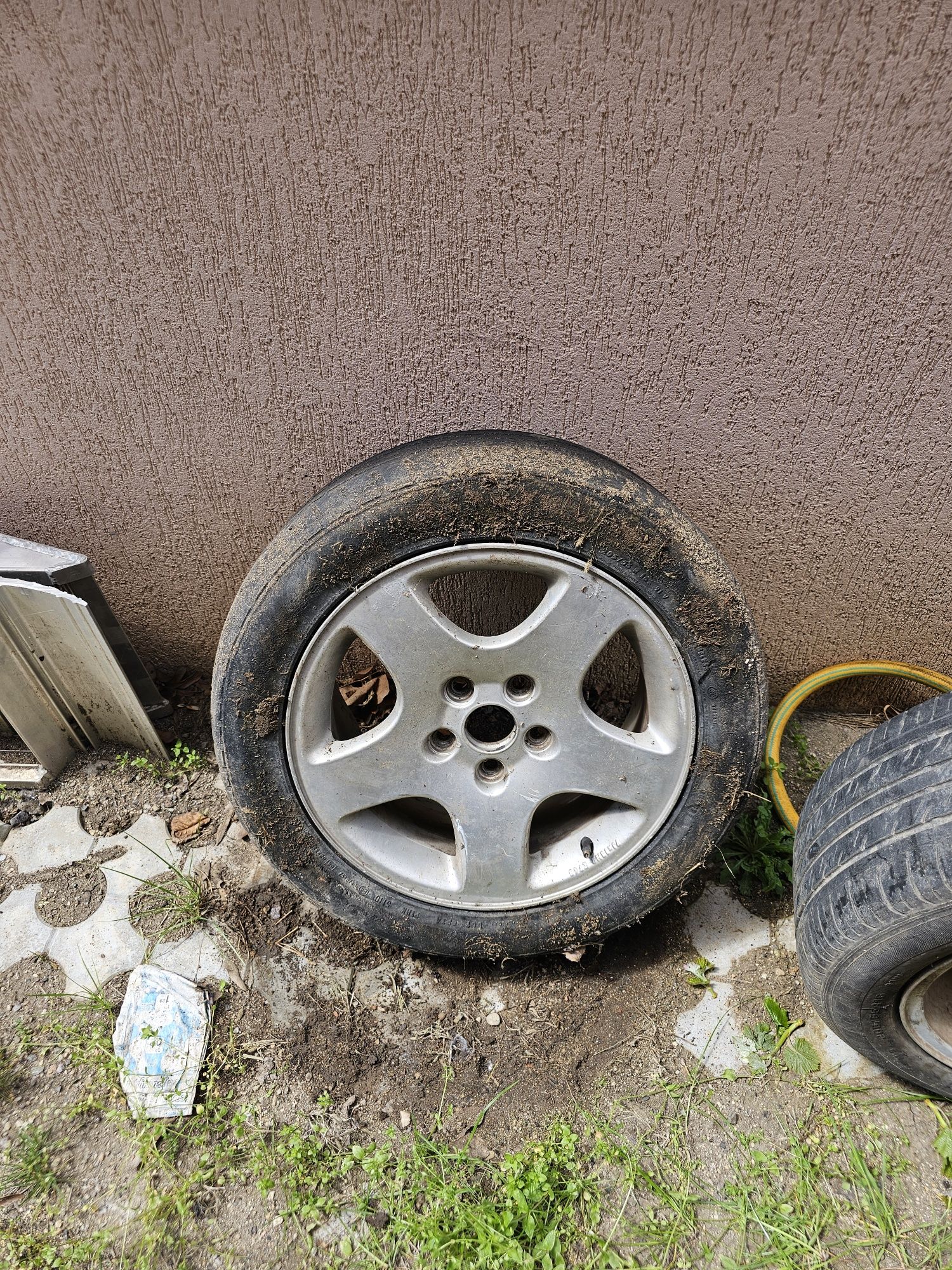 2 гуми за ауди а3 16"