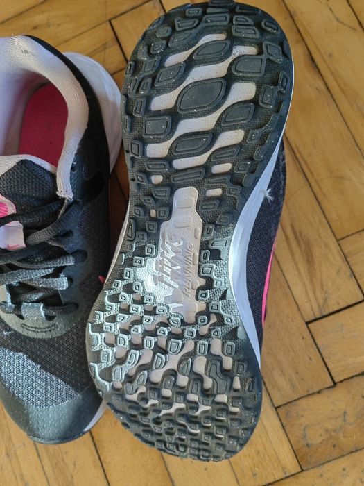 Nike номер 34 подходящи за момиче