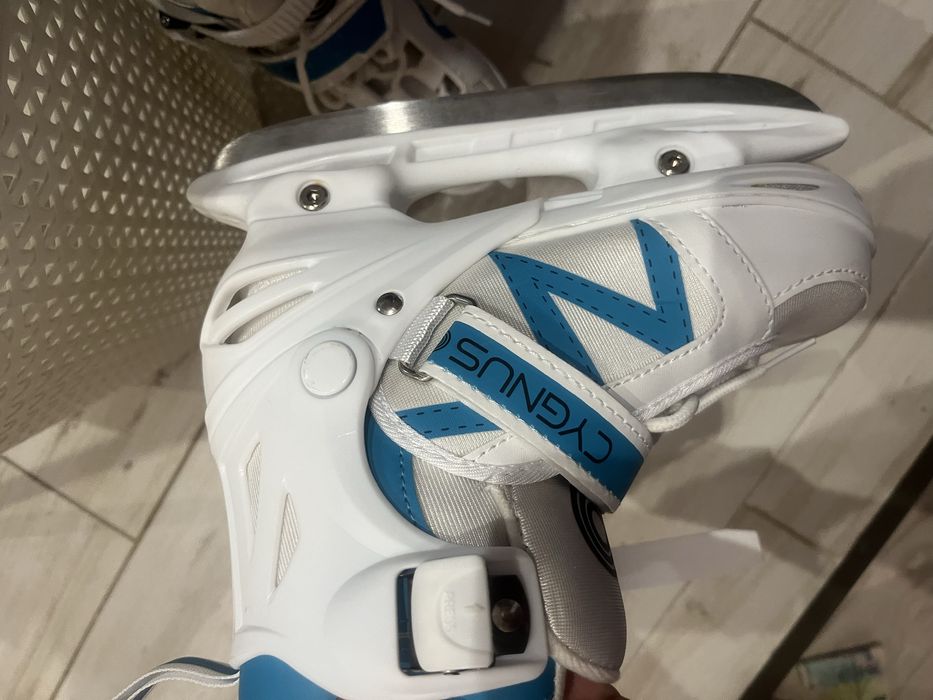 Vand Patine gheata pentru copii ,cygnus