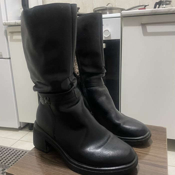 Продам кожаннык сапоги одеты пару раз