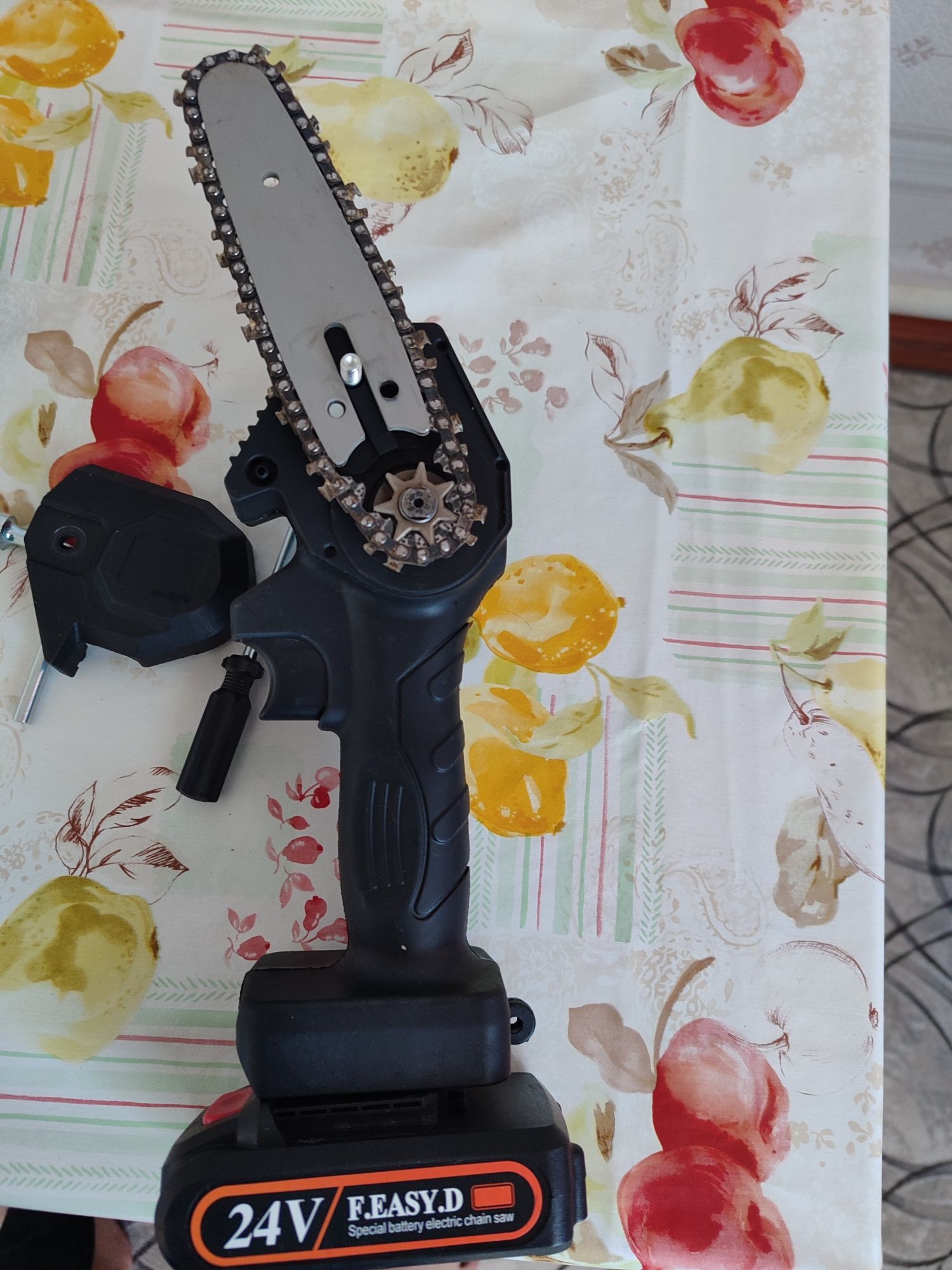 Продаю аккумуляторную пилу