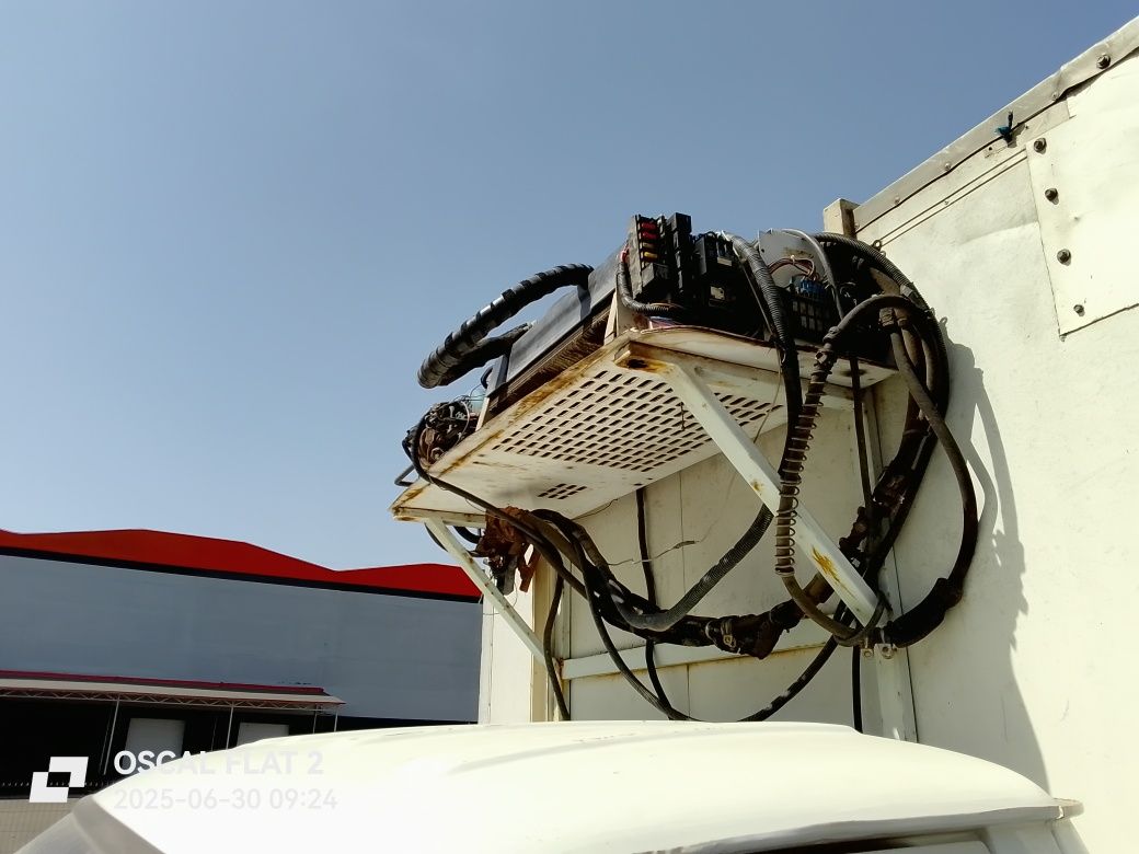 Рефрижератор стоит на газели