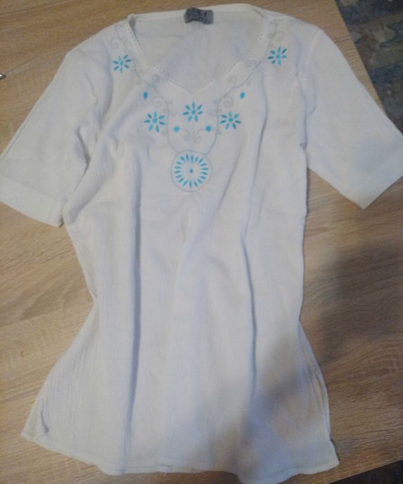 Bluza  (ie ) cu maneca scurta