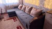 Продам  угловой диван с подушками