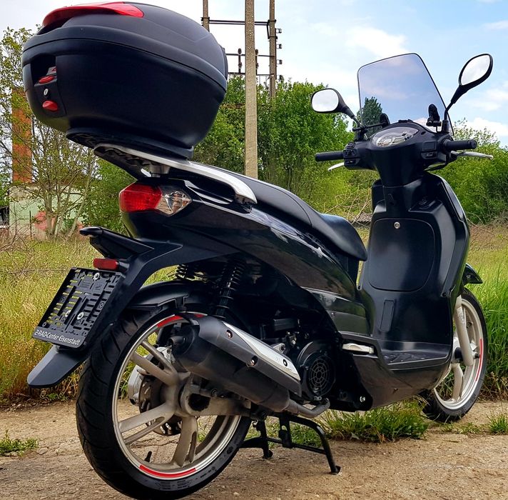 Peugeot tweet  125 13 cp an 12 se poate conduce cu cât b