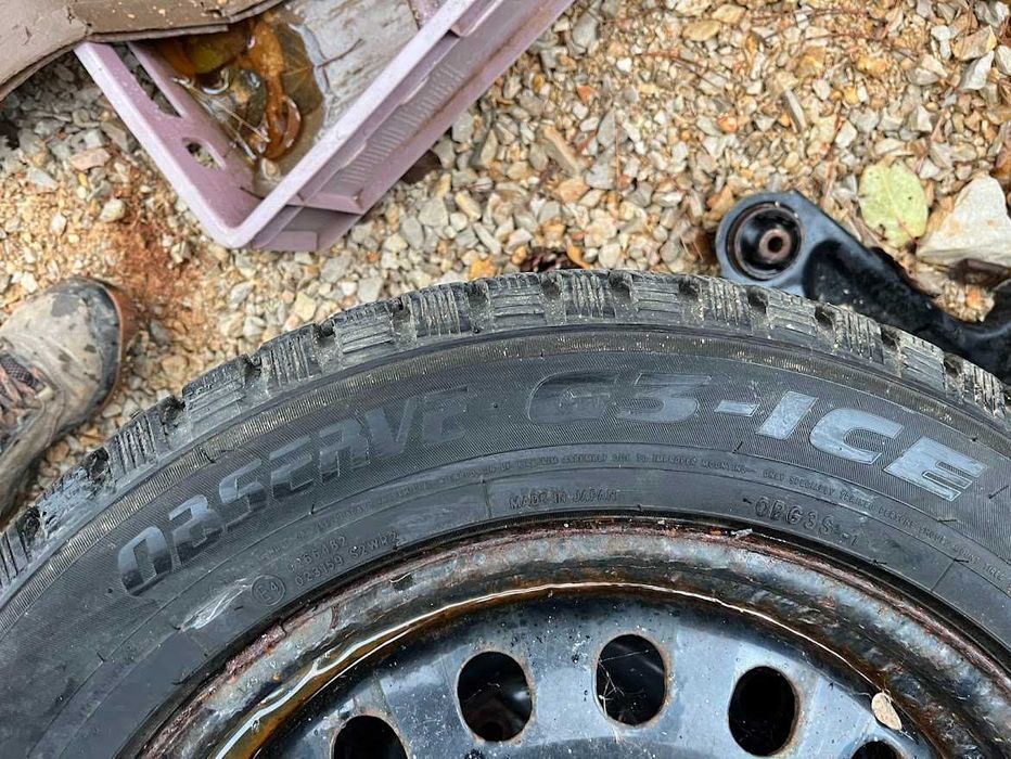 Гуми 215/60R17 Toyo Observe GT-3-ICE