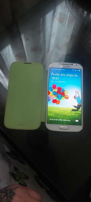 Vând Samsung S4  că nou. Preț 250 de lei negociabil