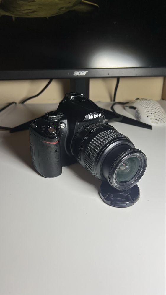 Nikon D5000 с обектив 18-55mm +зарядно + SD карта