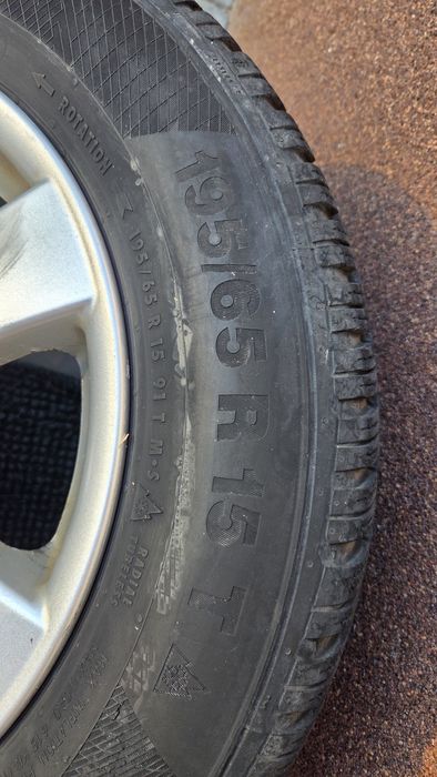 Jante aliaj echipate cu anvelope de iarnă Continental 195/65/R15 T