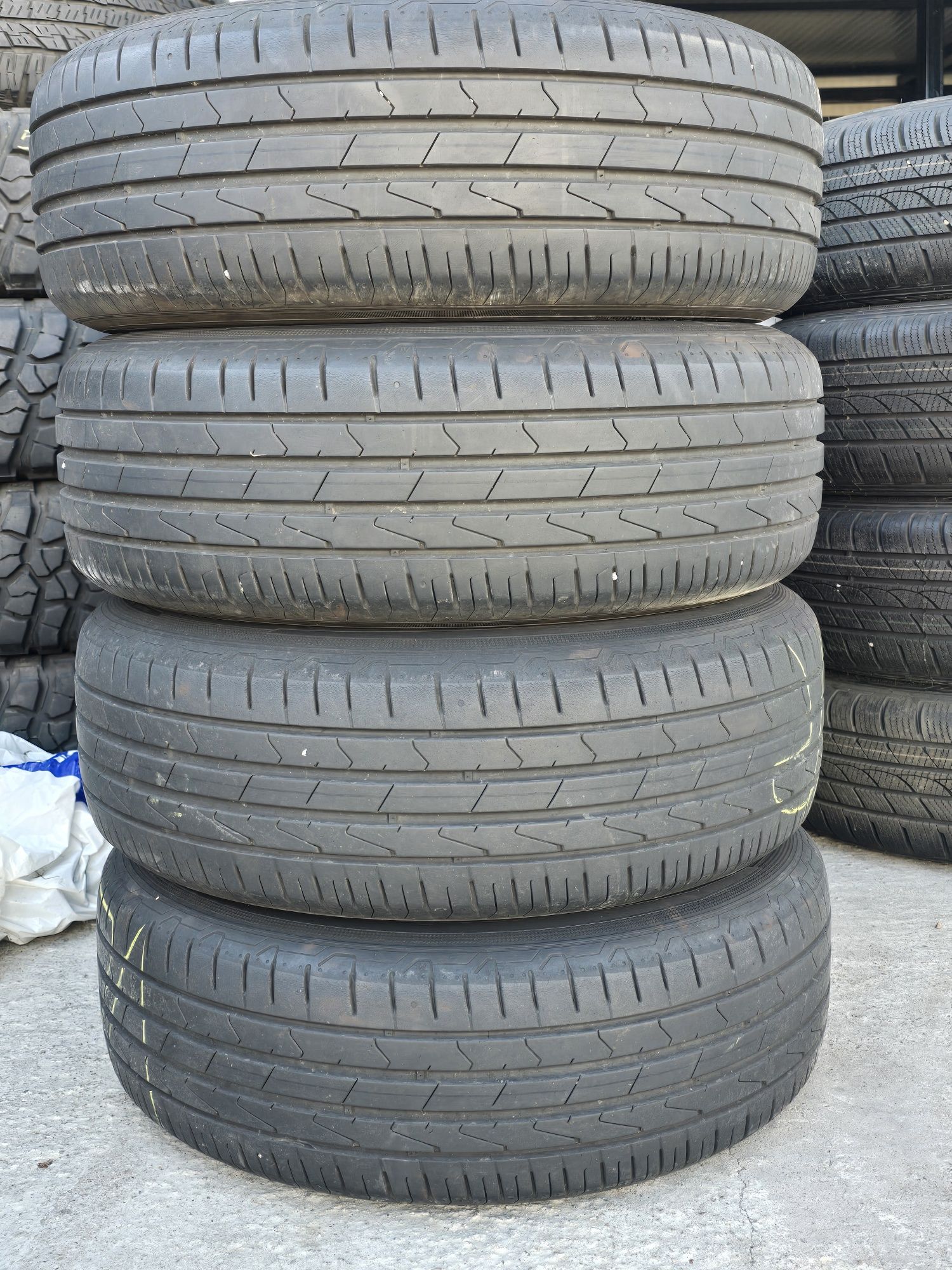 4 Броя 205/60/16 Hankook 2x6,8mm 2x5,8mm