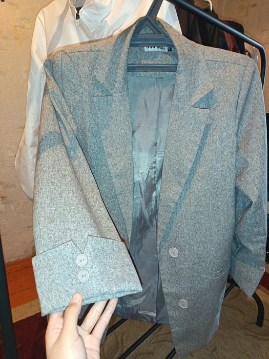 Серый костюм әйелдерге.